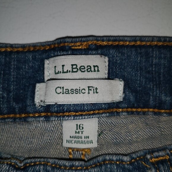 L.L. Bean Ladies Size 16 Classic Fit Straight Leg Medium Wash  Blue Jeans - Picture 3 of 9